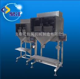 【花生干果包裝機】與人結(jié)合，效率很高的哦！